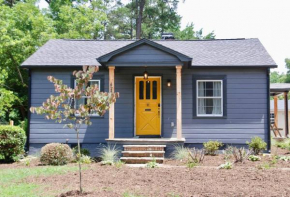 Charming Urban Retreat - Cozy Cottage in Charlotte